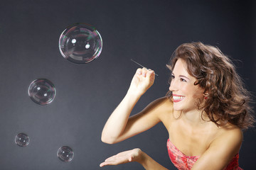 Model Frau mit Seifenblasen Porträt