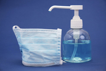 Solution hydro-alcoolique et masque jetable