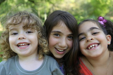 Portrait de trois enfants ...