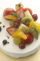 フルーツのホールケーキ