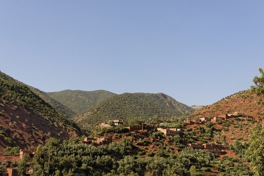 paysage de montagne de la vall&eacute;e d'Ourika - Maroc.