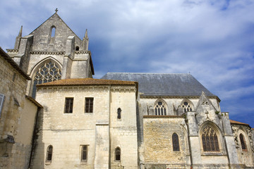 france, charente maritime, saintes : cathédrâle saint pierre