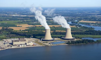 Wandcirkels plexiglas Aerial view of a nuclear power plant © Darren Brode