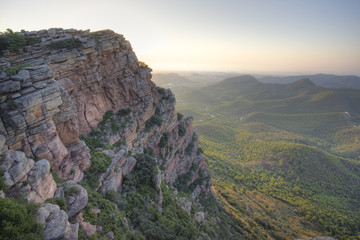 Fototapeta na wymiar Paisaje montañoso mediterráneo