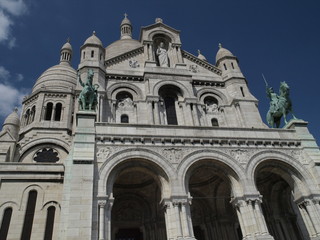Fototapeta na wymiar Portyk Sacre Coeur w Paryżu