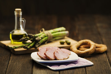 cured ham asparagus olive oil and bread