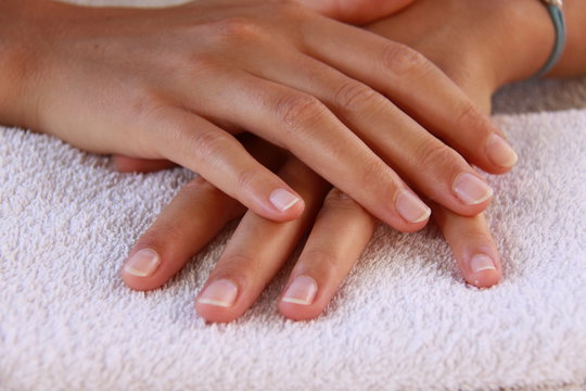 mains apr&eacute;s manucure