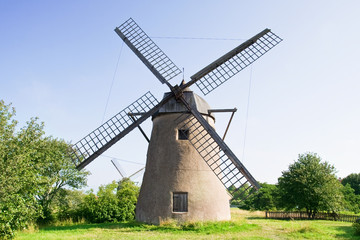 Fototapeta na wymiar Old dutch windmill