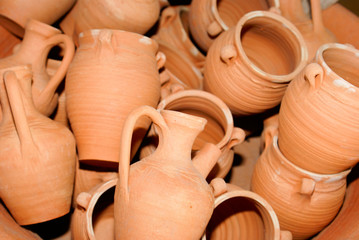 Fototapeta na wymiar Pottery rzemieślnicze close-up na wieczór grecki świetle