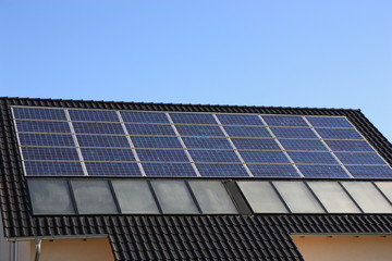 Solarzellen auf dem Dach