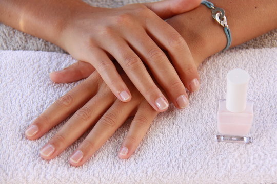 mains apr&eacute;s la manucure