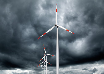 Windräder im Sturm