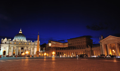Fototapeta na wymiar Vaticano de noche