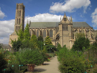 Fototapeta na wymiar Saint Etienne Cathedral, Limoges, Limousin