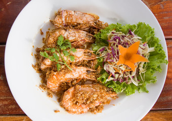 boiled shrimp in sauce