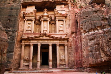 antike Ruinen eines Grabmals in Petra, Jordanien, Schatzhaus - 16711201
