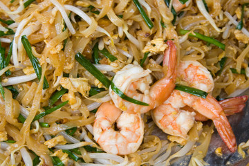 Spicy shrimp pad thai rice noodles