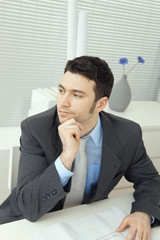 Naklejka premium Businessman thinking