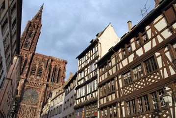 Maisons à colombages et cathédrale Notre-Dame de Strasbourg