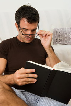 Leggere libri in relax