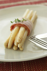 organic asparagus with smoked bacon and herbs