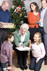 gro&szlig;mutter liest vor