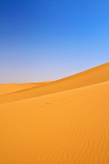 Fototapeta na wymiar sand dunes - Erg Chebbi