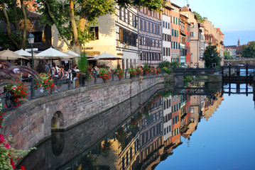 Les reflets de la Petite France à Strasbourg - obrazy, fototapety, plakaty