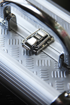 ジュラルミンバック