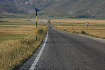Castelluccio di Norcia. La strada Principale.