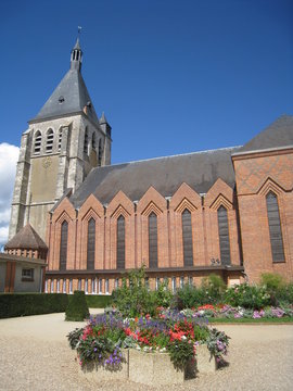 parvis de l'&eacute;glise de Gien