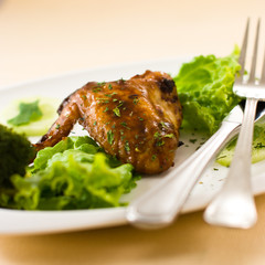 Grilled chicken with green vegetables