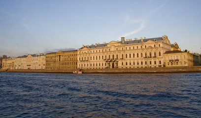 Fototapeta na wymiar San Pietroburgo, Palazzi Storici, in battello