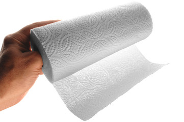 rouleau de papier absorbant dans la main