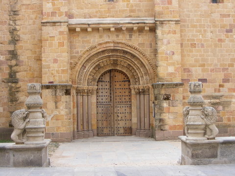 Fachada lateral. Iglesia de San Pedro (Ávila)
