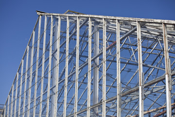 Detail eines verfallenden Gew&auml;chshauses