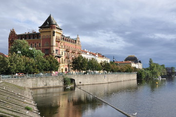 Fototapeta na wymiar Moldauufer w Pradze