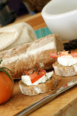 baguette as a snack with cottage cheese