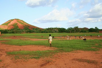 ancien volcan dans la plaine au Burkina