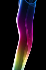 Naklejka premium fumée arc-en-ciel sur fond noir