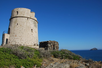 Fototapeta na wymiar Strażnik wieży na Sardynii