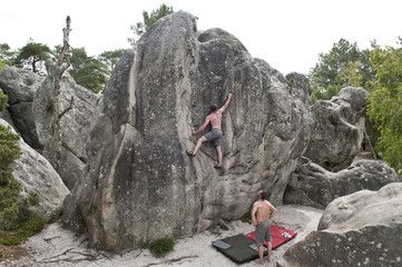 Bouldern - Klettern in Absprunghöhe