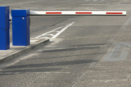 Schranke auf einem geb&uuml;hrenpflichtigen Parkplatz
