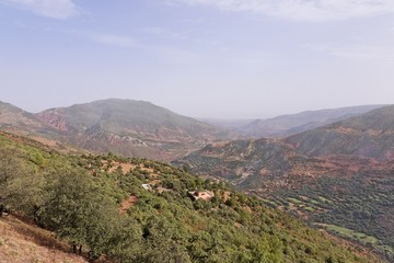 Fototapeta na wymiar Widok z Wysokiego Atlasu w Maroku