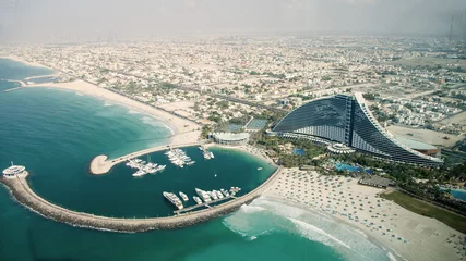 Foto op Plexiglas Luchtfoto van Jumeirah Hotel vanuit Burj Al Arab in Dubai © Judith AY