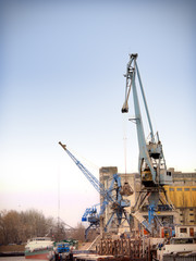 Fototapeta na wymiar Statku towarowego w Stoczni