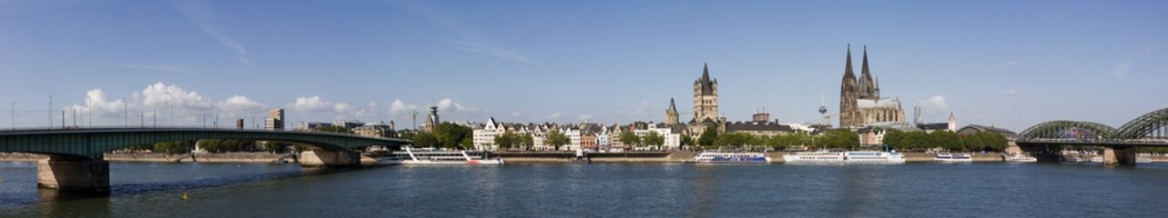 Naklejka premium Cologne skyline, cathedral and Rhine