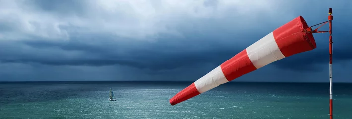 Rolgordijnen Onweer wind storm weer mouw lucht zee oceaan boot zeilboot zeil