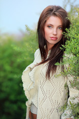 Naklejka premium Portrait of a beautiful young lady smiling