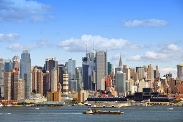 Fototapeta na wymiar Nowy Jork nad Hudson z łodzi